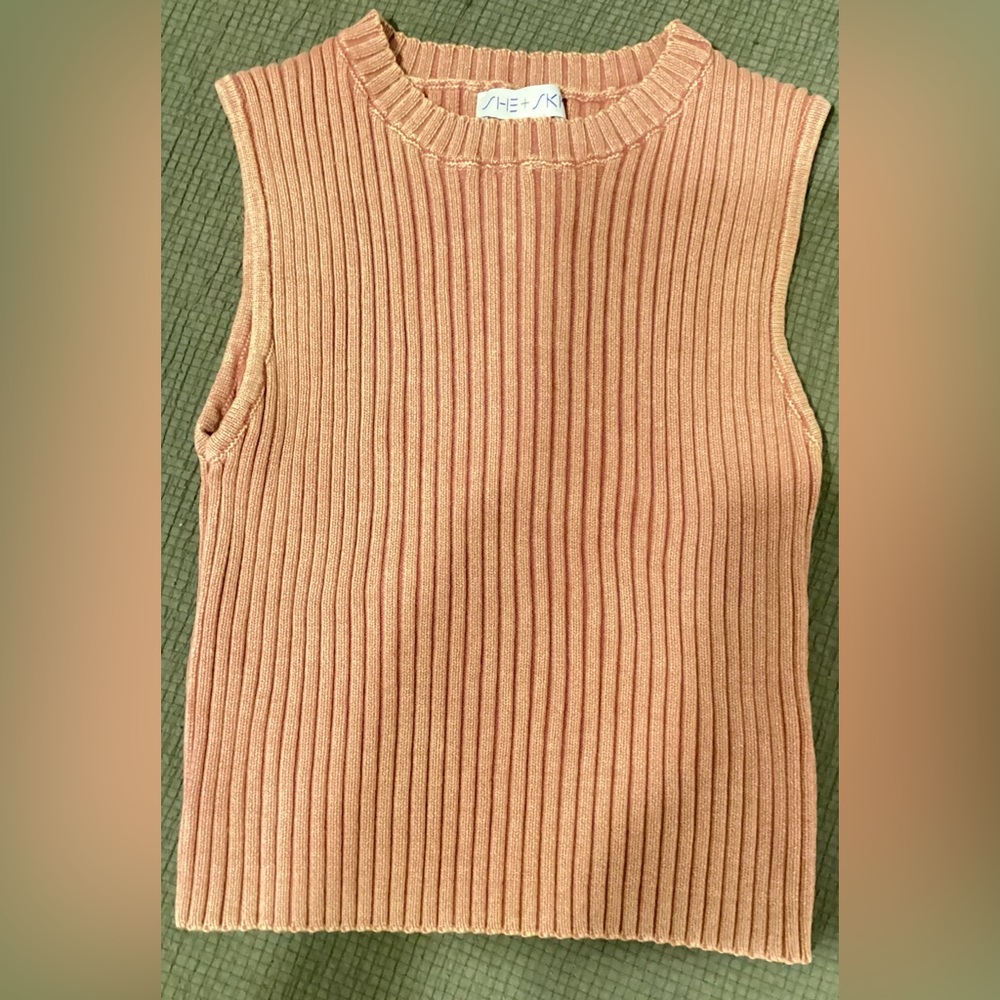 Sleeveless crop top Size: Large